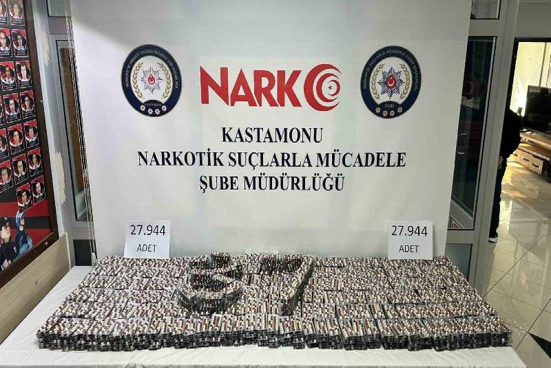 Kastamonu’da 27 bin 944 sentetik ecza ele geçirildi: 3 tutuklanma Kastamonu’da polis ekipleri tarafından düzenlenen uyuşturucu operasyonunda 27 bin 944