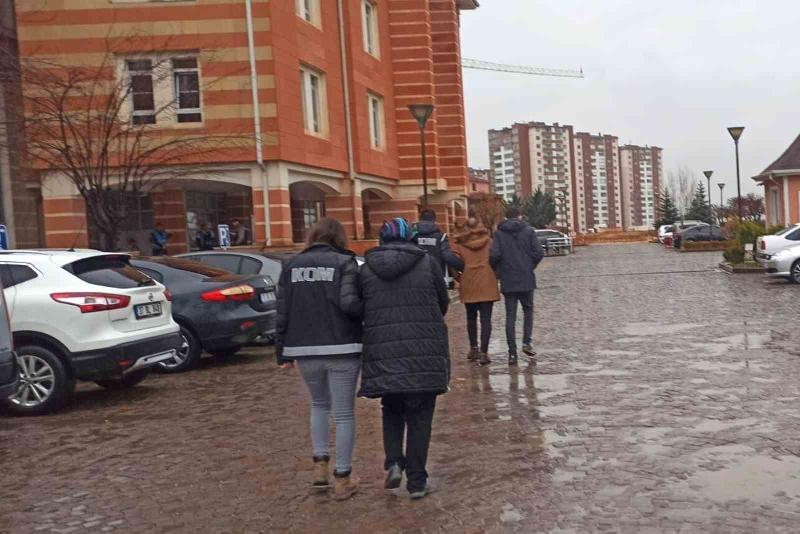 Kastamonu’da polis ekipleri tarafından düzenlenen operasyonda, FETÖ/PDY silahlı terör örgütü