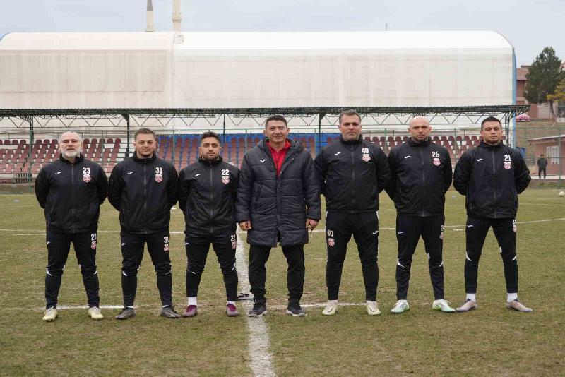 TFF 2. Lig Kırmızı Grup’ta liderlik mücadelesi veren ve ikinci