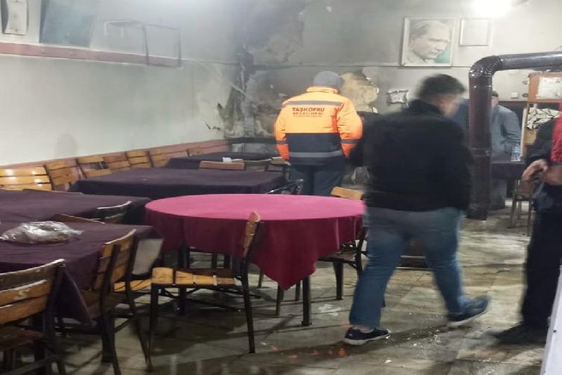 Kastamonu’nun Taşköprü ilçesinde kıraathanede çıkan yangını itfaiye ekipleri söndürdü. Edinilen