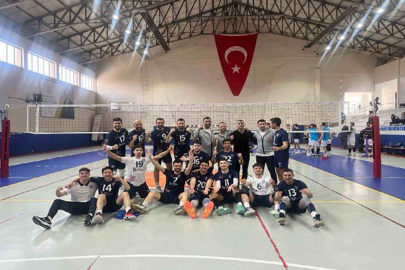 Konuralp beyleri şampiyonluğa yürüyor Düzce Belediyesi Spor Akademisi Erkek Voleybol takımı Konuralp Beyleri TVF