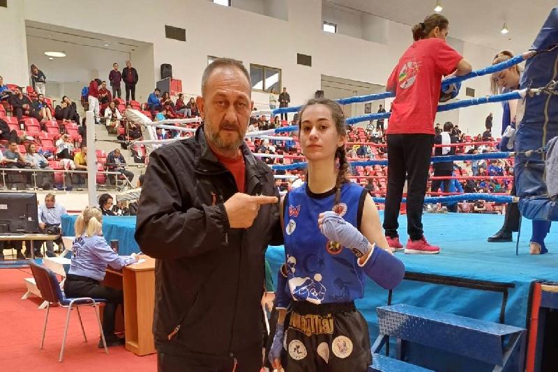 DÜZCE(İHA) – Düzce Üniversitesi öğrencesi Eylül Arinna Hemiş Muaythai Türkiye