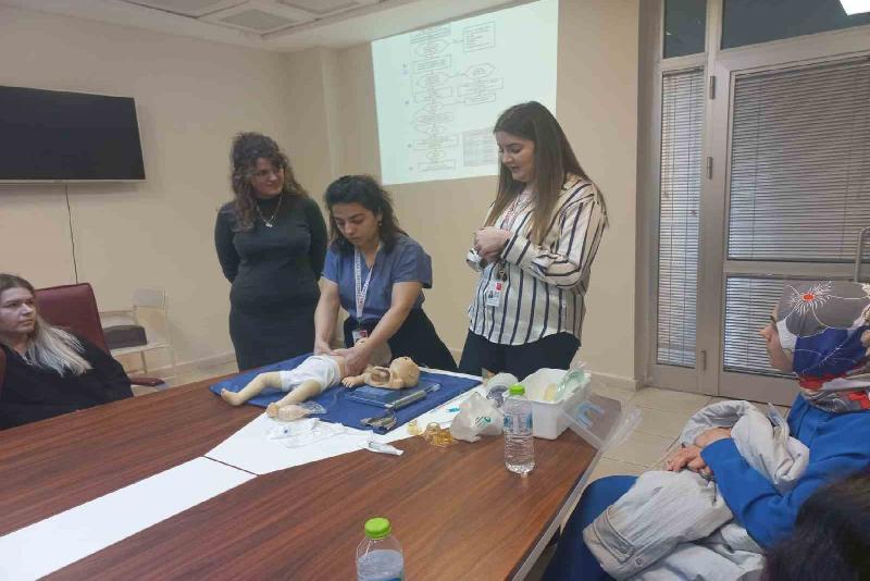 Düzce Atatürk Devlet Hastanesinde Yenidoğan Canlandırma Programı (NRP) ve Çocuk