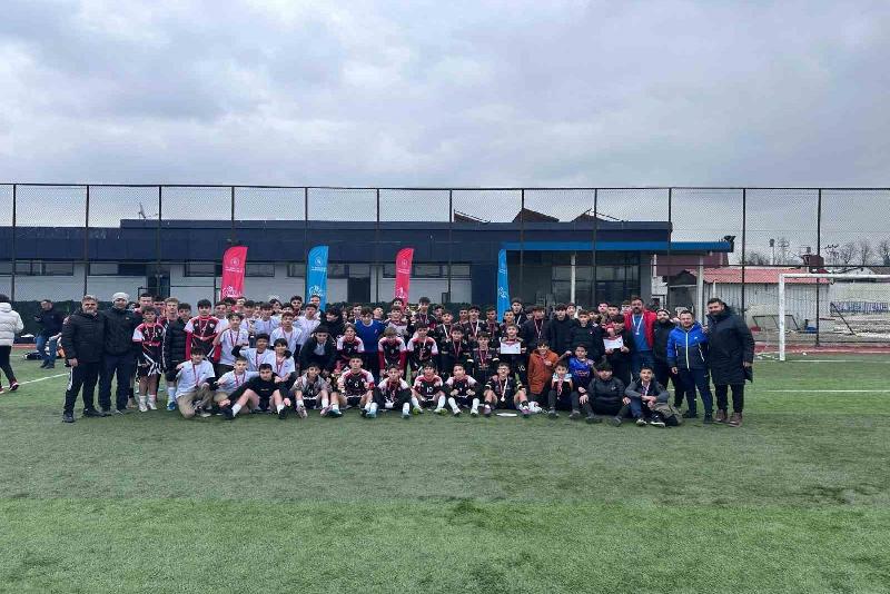 DÜZCE(İHA) – Düzce’de Okul Sporları yıldız futbol müsabakalarında şampiyon Cumayeri