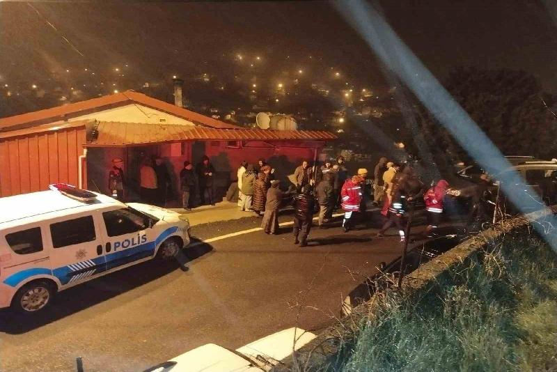 Zonguldak Kozlu ilçesinde meydana gelen toprak kayması paniğe neden oldu.