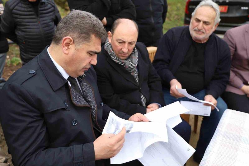 DÜZCE(İHA) – Düzce Valisi Selçuk Aslan, aşırı yağışlar sonrası heyelan