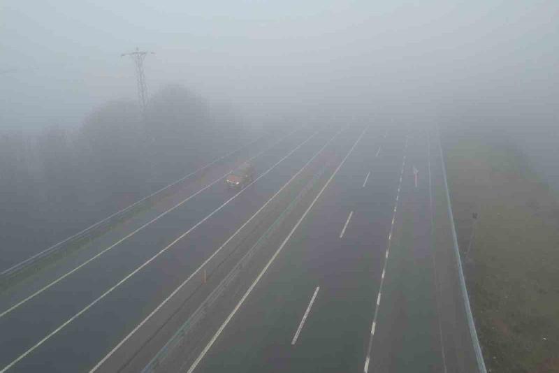 Zonguldak-Ereğli karayolunda sis etkili oldu Zonguldak’ta sabah saatlerinde etkili olan sis sebebiyle İstanbul karayolunda sürücüler