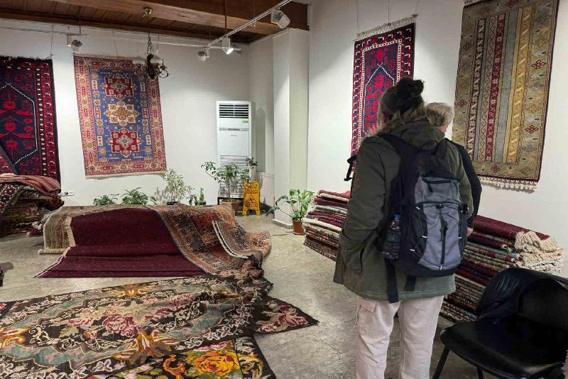 Zonguldak’ta Güzel Sanatlar Galerisinde yöresel halı sergisi açıldı. Zonguldak’ta Güzel