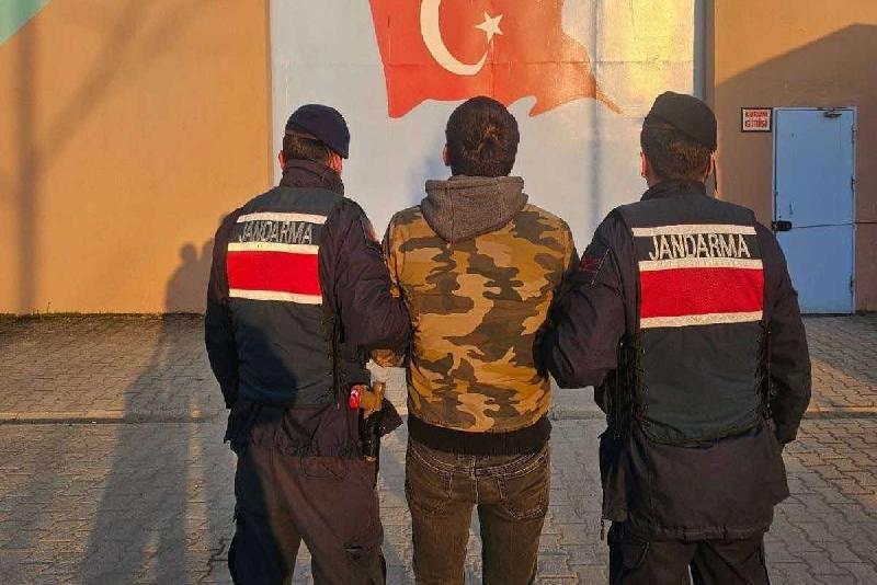 17 yıl hapis cezasıyla aranan şahıs yakalandı DÜZCE(İHA) – Düzce’de 17 yıl 8 ay kesinleşmiş hapis cezasıyla