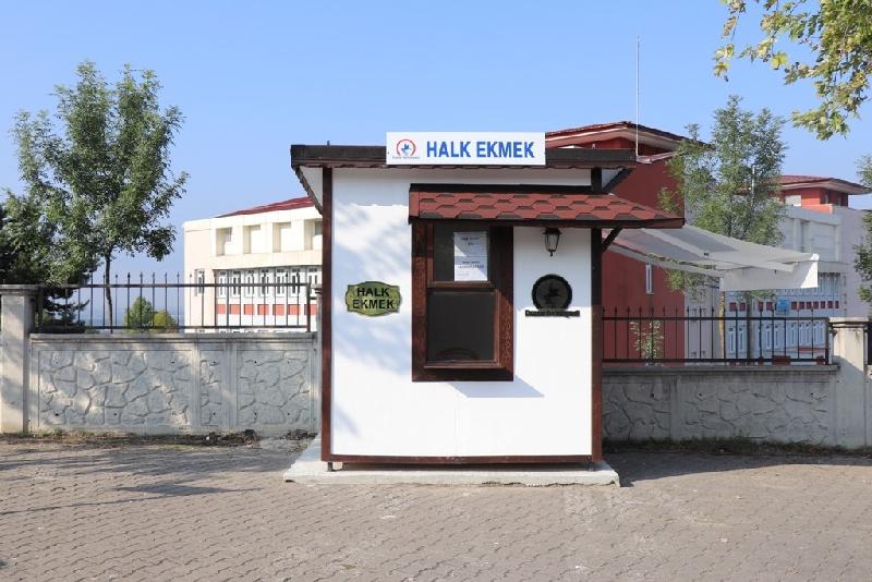 Düzce Belediyesi bünyesinde hizmet veren Halk Ekmek büfelerinde Ramazan pidesi