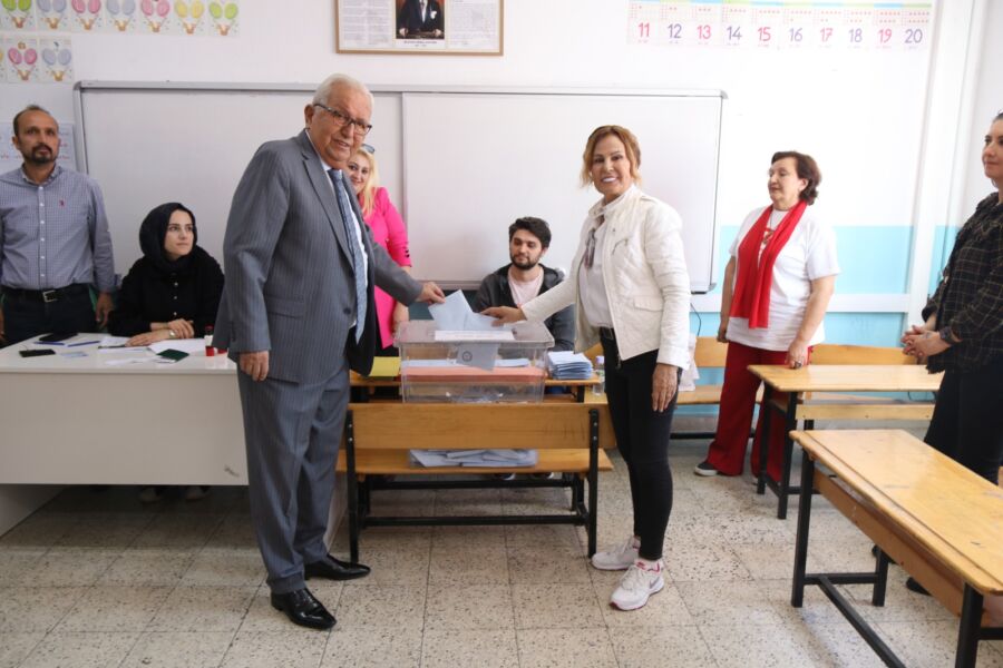 Belediye Başkanı ve CHP Belediye Başkan Adayı Halil Posbıyık, oyunu