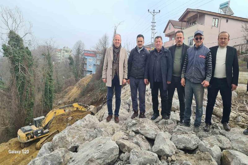 Zonguldak’ın Alaplı Büyük Tekke köyünde, toprak kaymalarına karşı tehlike arz