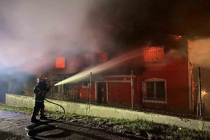 Kastamonu’nun Abana ilçesinde bir evde çıkan yangın itfaiye ekipleri tarafından