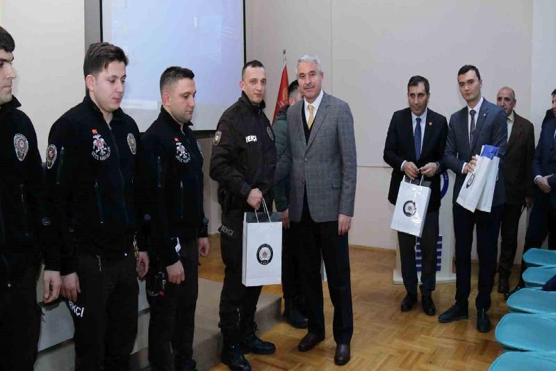 Düzce İl Emniyet Müdürlüğü’nde yapılan toplantıda bekçiler ile bir araya