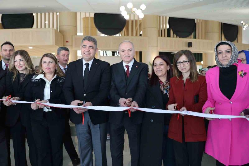 Düzce Belediyesi bünyesinde binlerce kişiye hizmet veren BELMEK, 8 Mart