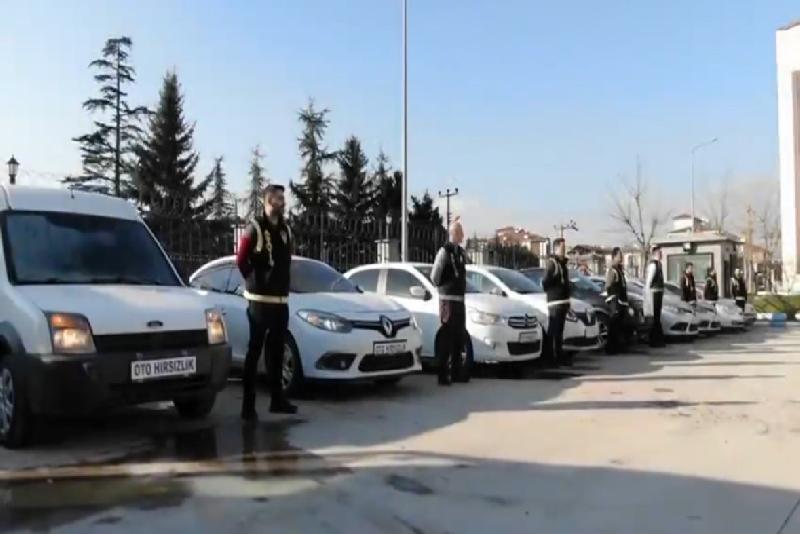 Düzce’de polis ekiplerinin change operasyonunda 8 araç ele geçirildi, 3