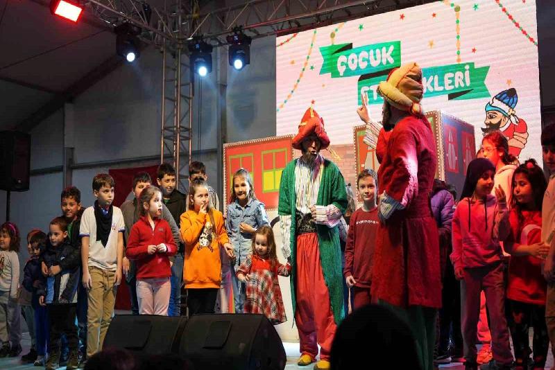 Düzce Belediyesi Ramazan etkinlikleri çadırı, ikinci akşamda çocukları ağırladı. Teravih