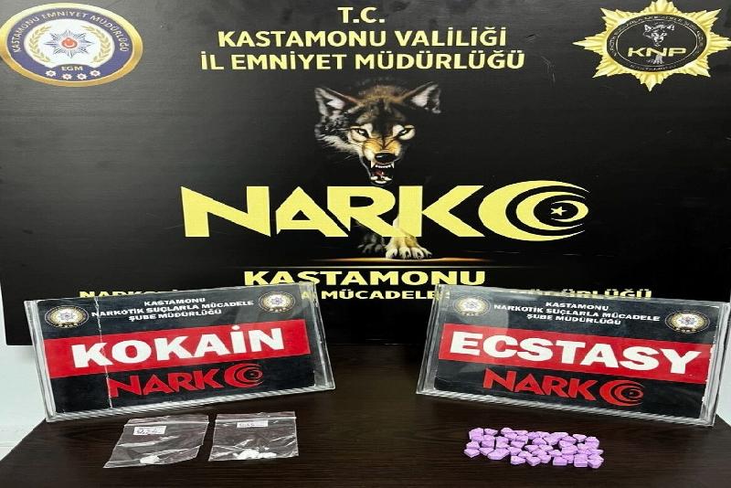 Kastamonu’da polis ekipleri tarafından düzenlenen çalışmalarda kokain ve ecstasy hap