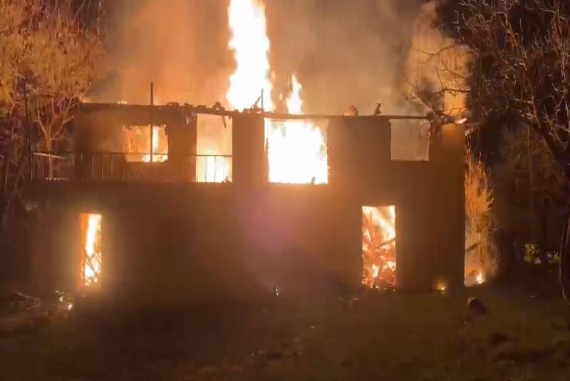 Kastamonu’nun Cide ilçesinde evinde yangın çıkan şehit annesi yaralandı. İtfaiye