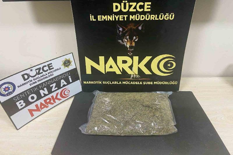 DÜZCE(İHA) – Düzce’de polis ekipleri kent merkezinde yaptığı çalışmada 1