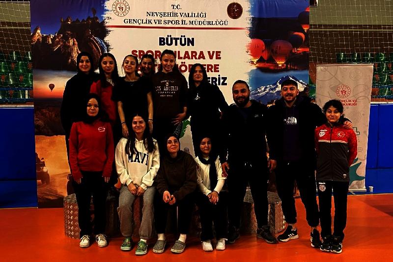 Nevşehir’de düzenlenen 2023-2024 Yılı Okul Sporları Halter Gençler A-B Kız