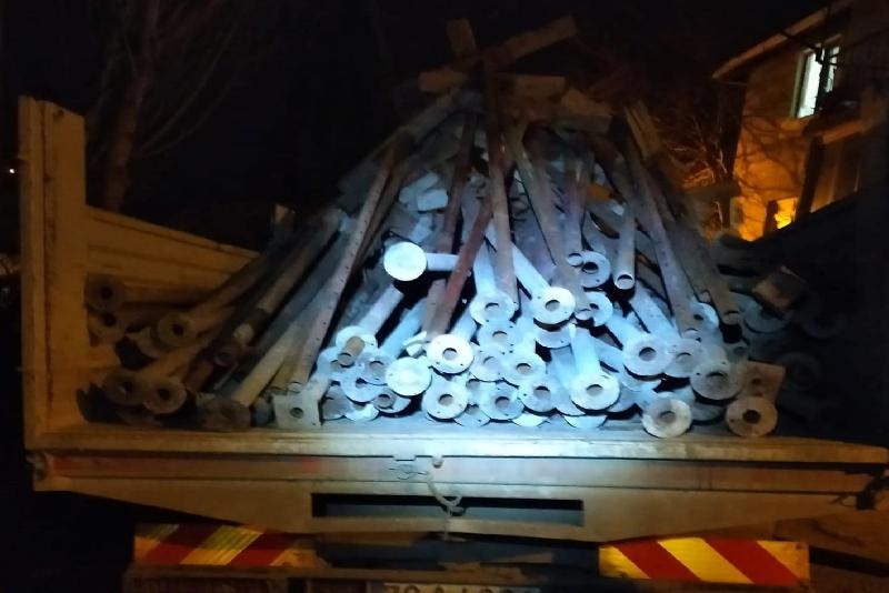 İnşaat malzemeleri çalan zanlı tutuklandı Karabük’te bir inşaat firmasına ait malzemeleri çaldığı ve sattığı belirlenen