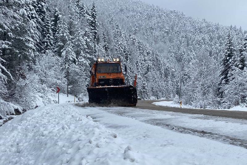 Karabük’te yüksek kesimlerde kar yağışı etkili olurken, kar sürprizi yaşayan