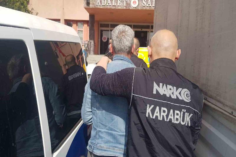 Karabük’te uyuşturucu ile mücadele çerçevesinde düzenlenen operasyonlarda yakalanan 8 kişiden