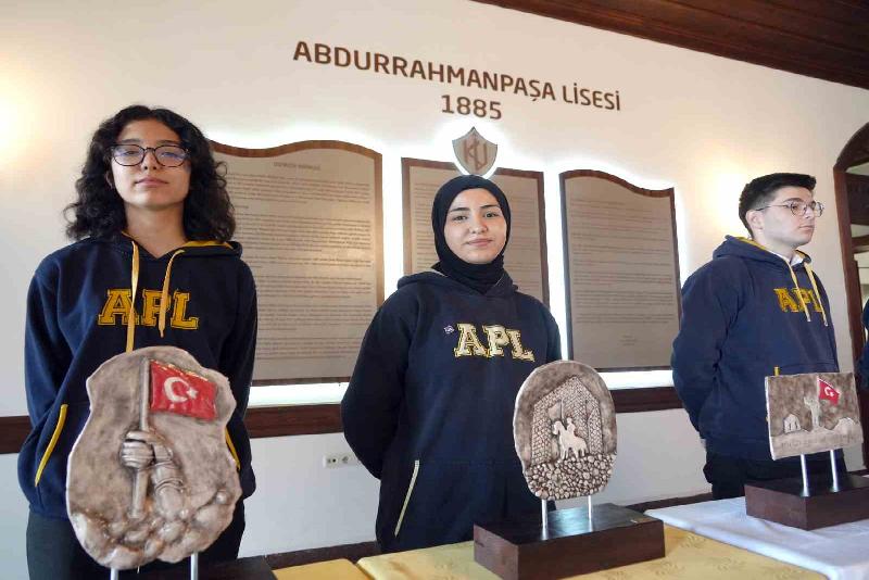 Çanakkale Savaşı döneminde 120 öğrencisini cepheye gönderdiği için 3 yıl