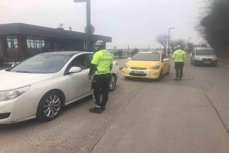 Zonguldak’ta polis ekipleri araçları tek tek durdurarak, havalı korna ve