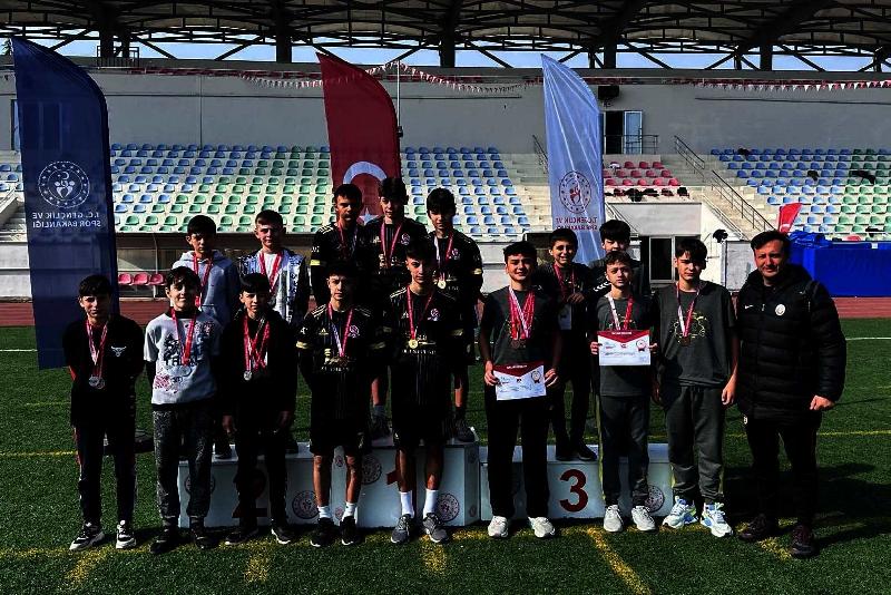 Okul Sporları Puanlı Atletizm Yıldızlar müsabakalarına 60 sporcu katıldı. Gençlik