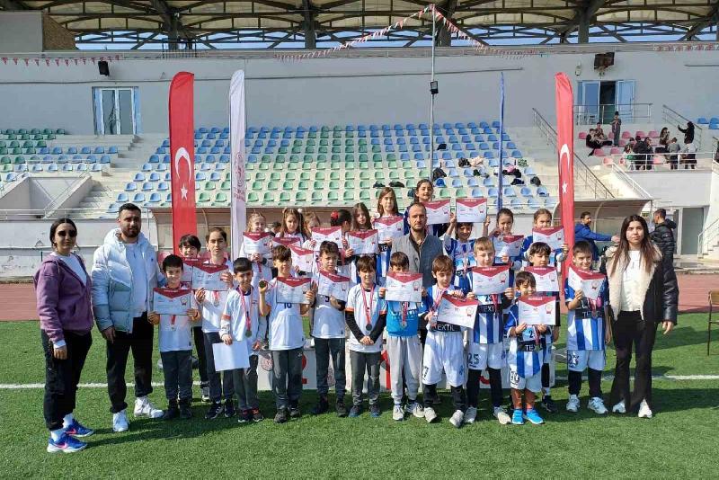 Okul Sporları Puanlı Atletizm Küçükler ve Minikler müsabakalarına toplam 120