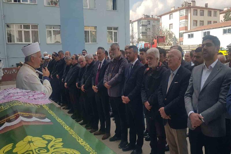 Karabük’te bir sitenin 6 metre yükseklikteki istinat duvarından düşerek hayatını