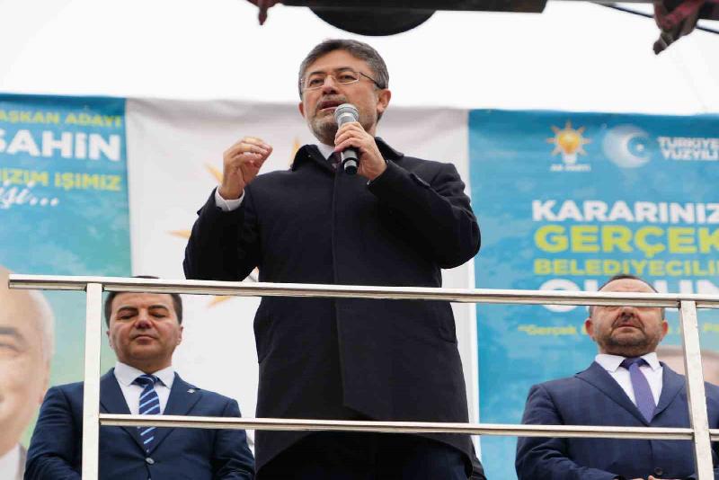 Kastamonu’nun Tosya ilçesinde düzenlenen mitingde vatandaşlara seslenen Tarım ve Orman