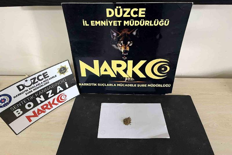 DÜZCE(İHA) – Düzce’de polis ekipleri tarafından yapılan çalışmada C.Ö. isimli