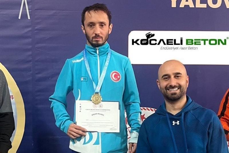 Wushu kungfu şampiyonasında birinci oldu DÜZCE(İHA) – Düzce Üniversitesi öğrencisi Mehmet Demirci 2024 Türkiye Wushu