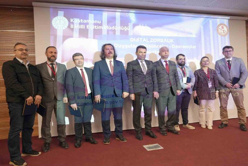 Kastamonu’da düzenlenen “Dijital Zorbalık” konulu çalıştayda konuşan Kastamonu Milli Eğitim