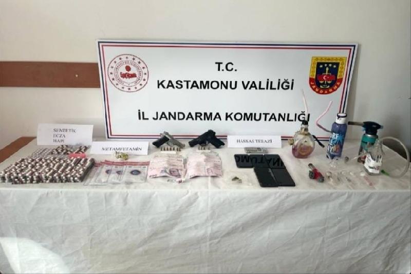Kastamonu’da jandarma ekipleri tarafından düzenlenen uyuşturucu operasyonunda gözaltına alınan 6