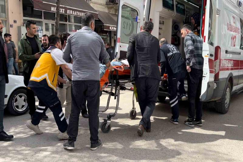 Muhtarlık kavgasında silahla vurulan kişi hayatını kaybetti Kastamonu’nun Taşköprü ilçesinde muhtarlık sebebiyle çıkan silahlı kavgada ağır yaralanan