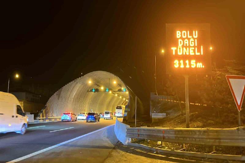 Bolu’da, 9 günlük bayram tatili nedeniyle yola çıkan tatilciler, gece