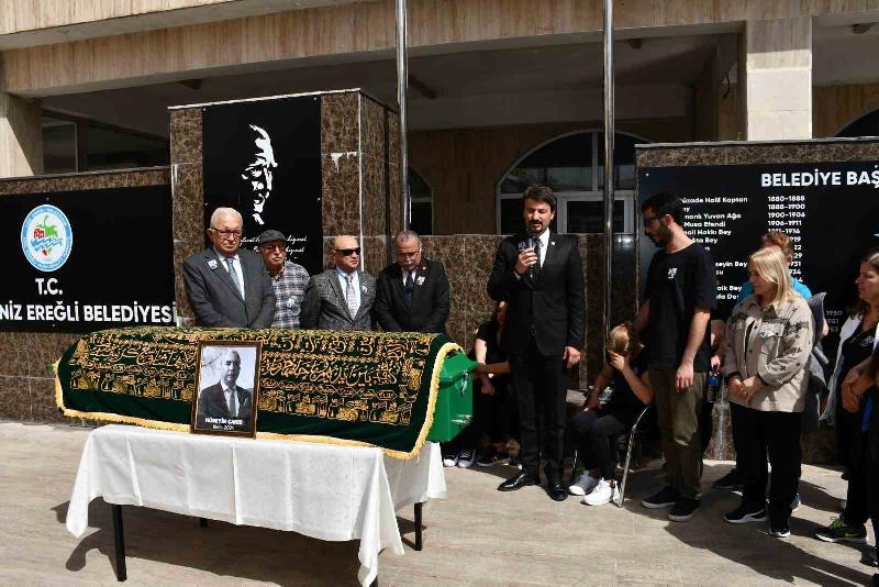 Zonguldak’ın Ereğli ilçesinde görevli olduğu okulda kalp krizi geçirerek vefat