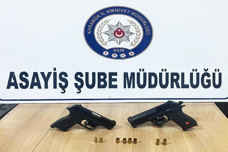 Karabük’te silahla havaya ateş açan 2 kişi gözaltına alındı. Edinilen
