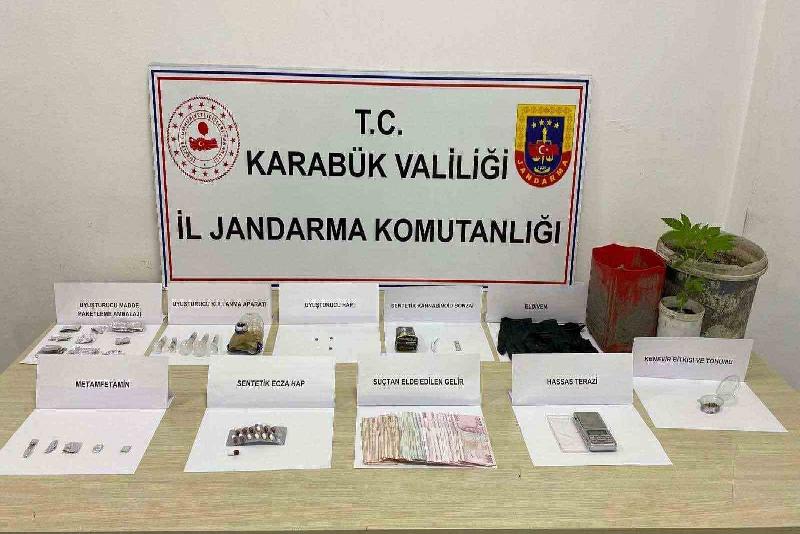 Antalya’dan Karabük’ün Yenice ilçesine uyuşturucu madde getiren iki kişi yapılan