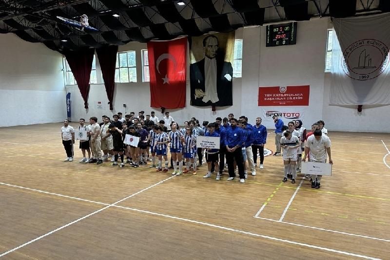 Üniversiteler Arası Salon Futbolu Bölgesel Lig grup müsabakaları açılış seremonisi gerçekleştirildi