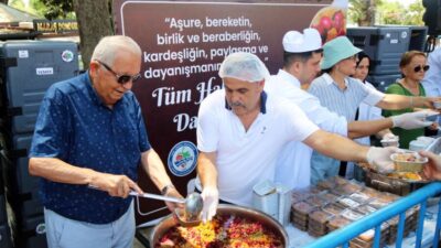 Kdz. Ereğli Belediyesi geleneksel hale getirdiği aşure dağıtımını bu yılda