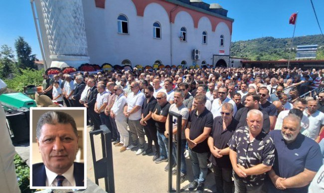 Bir süredir hastanede tedavi gören ve yakalandığı amansız hastalıktan kurtulamayarak