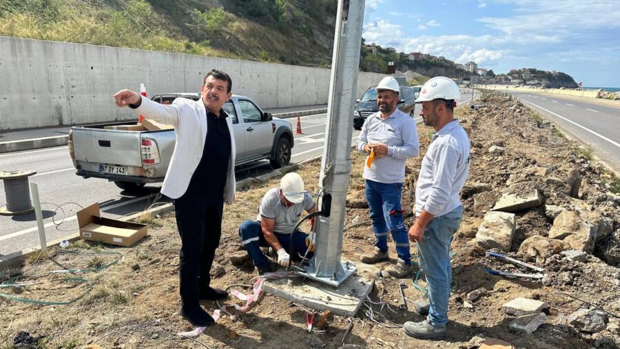 MİLLETVEKİLİ AVCI: KİLİMLİ ÇEVRE YOLU’NUN 58 DİREK İLE AYDINLATMA PROJESİ BAŞLADI AK Parti Zonguldak Milletvekili Muammer AVCI, Başkent EDAŞ tarafından yapılan