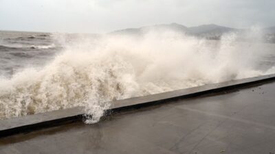 Çarşamba günü öğle saatlerine kadar etkisini sürdürecek olan yağışlı hava
