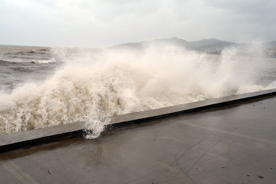 Çarşamba günü öğle saatlerine kadar etkisini sürdürecek olan yağışlı hava