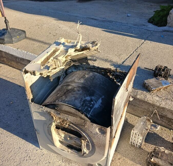 Zonguldak’ın Alaplı ilçesinde bir evde çamaşır kurutma makinesi büyük bir